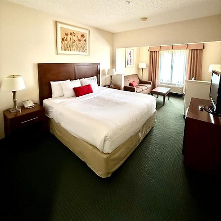 Ramada By Wyndham Denver International Airport Экстерьер фото