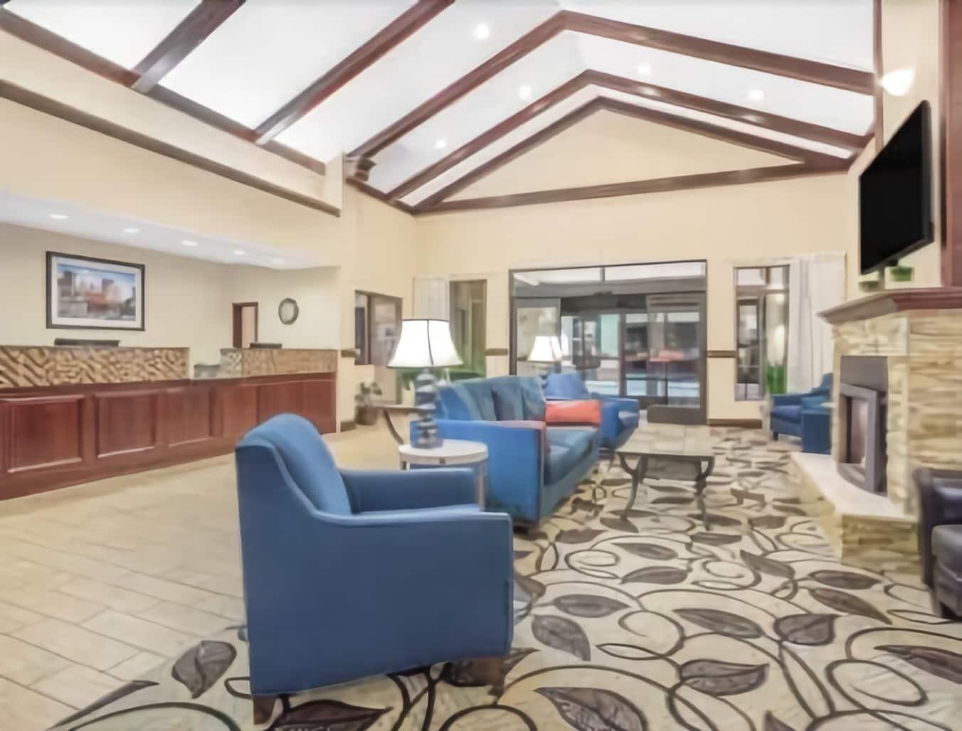 Ramada By Wyndham Denver International Airport Экстерьер фото