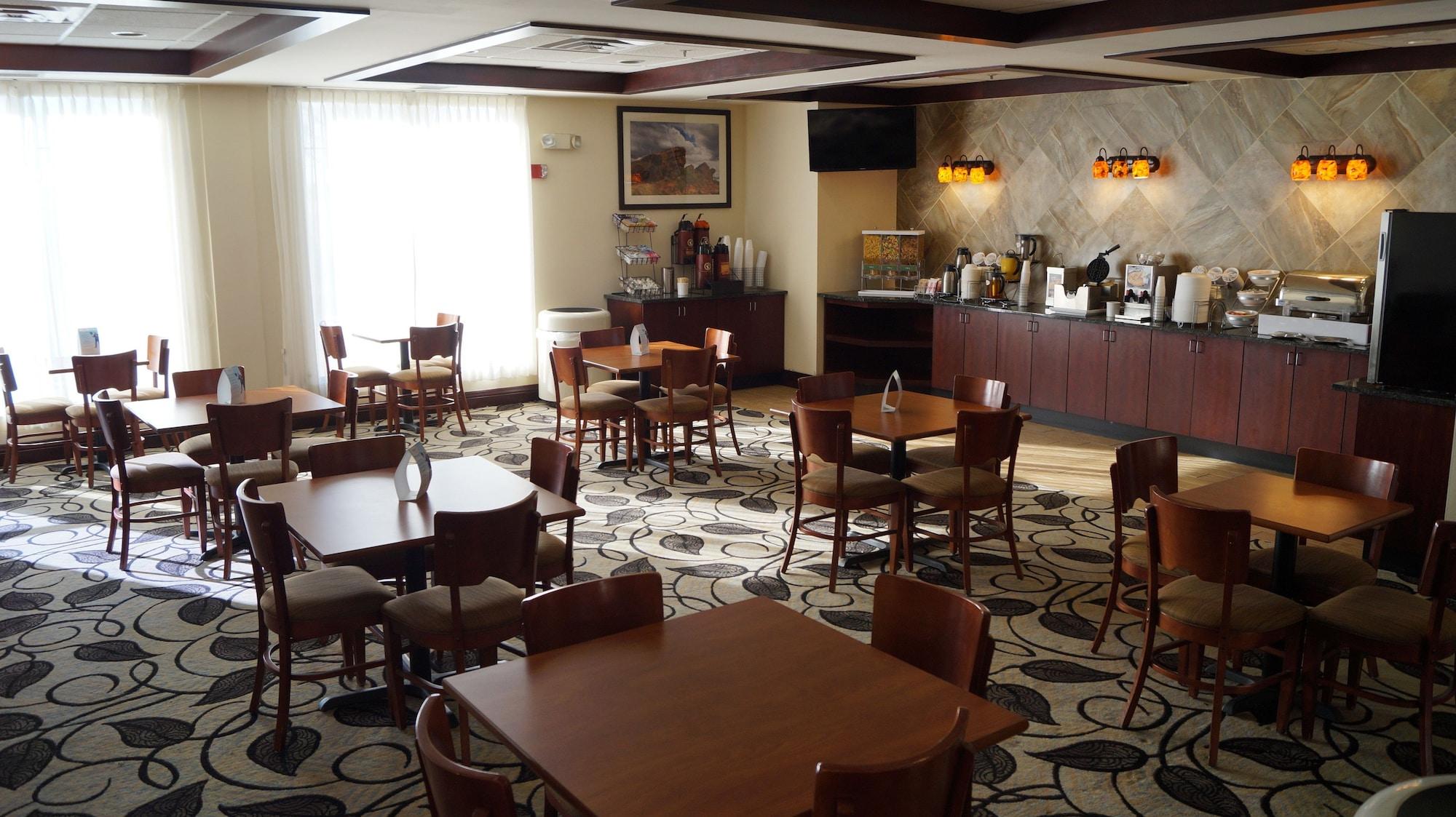 Ramada By Wyndham Denver International Airport Экстерьер фото