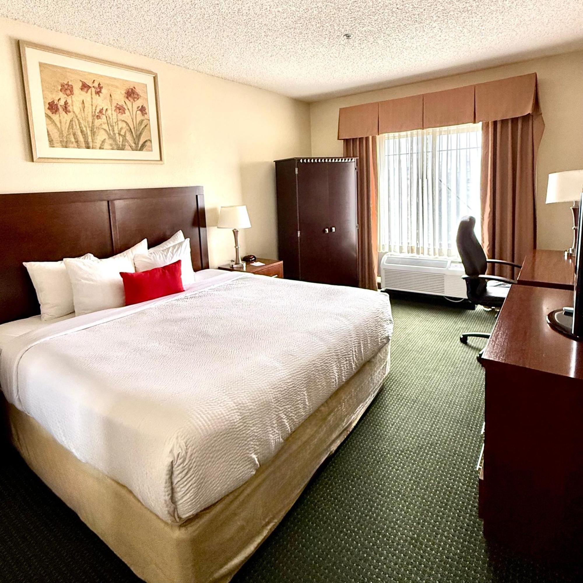 Ramada By Wyndham Denver International Airport Экстерьер фото