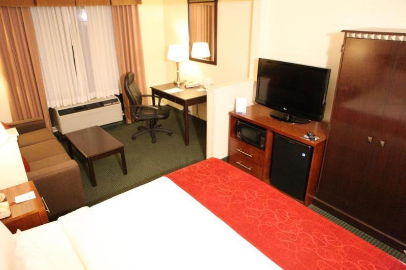 Ramada By Wyndham Denver International Airport Экстерьер фото